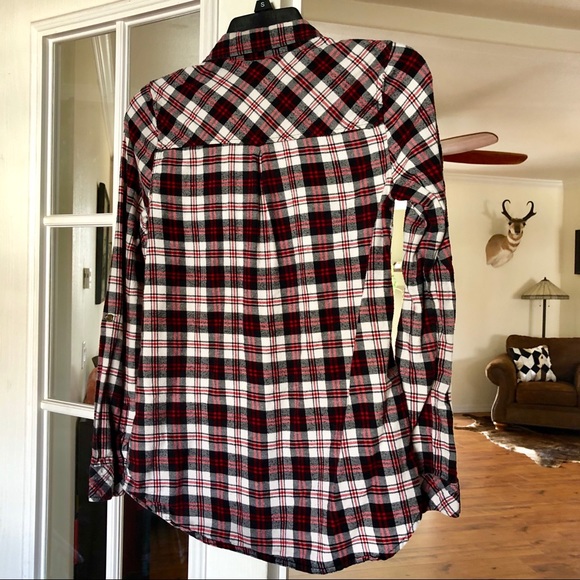 Plaid Flannel ❤️🖤 - Picture 2 of 5